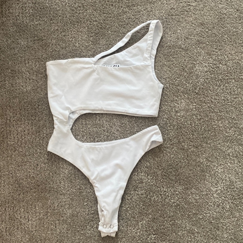 iamgia cut out bodysuit